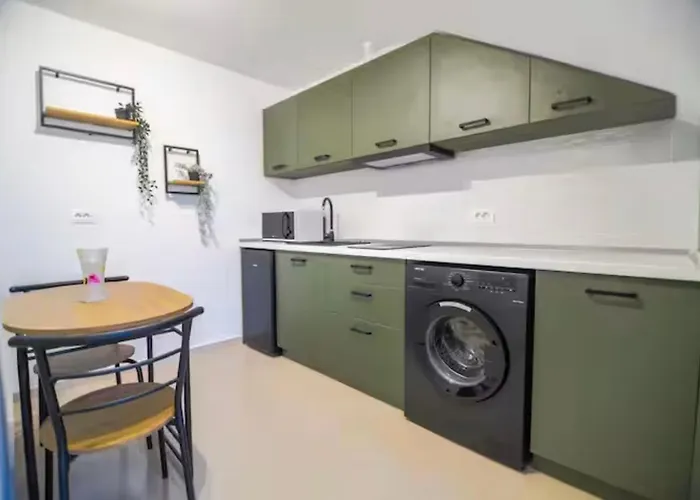 Chic Studio Near Old Town